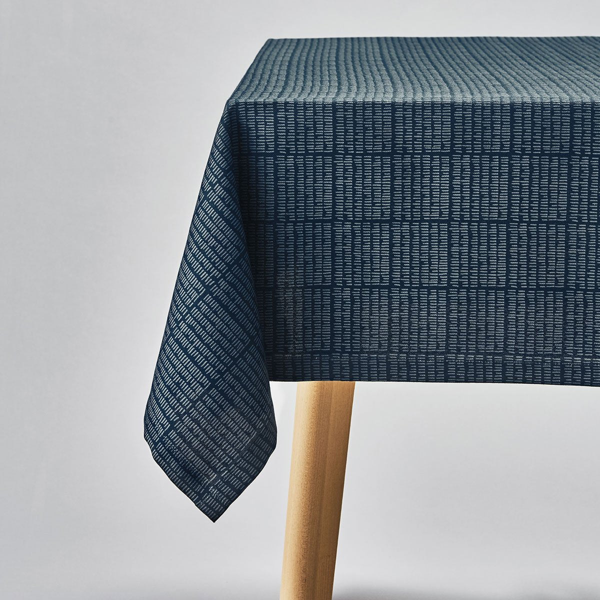 Pierre Charpinデザイン Fog テーブルクロス ダークブルーグリーン