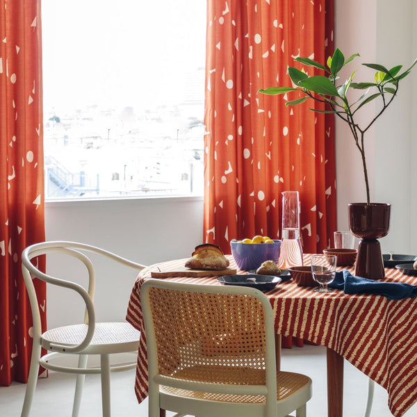 冬のテーブルクロス特集｜レッド・グリーン・スノーグレーで彩る北欧の