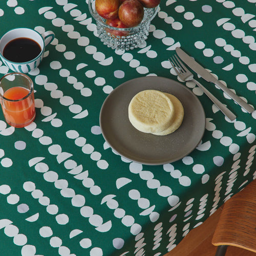 Tomoko Murata（ムラタトモコ）の Light dots  テーブルクロス  グリーン