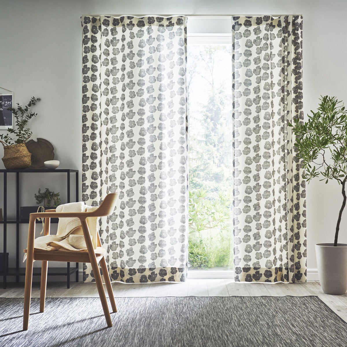 frumafar.デザイン Flowers Shadow カーテン グレー – トレファトレファ