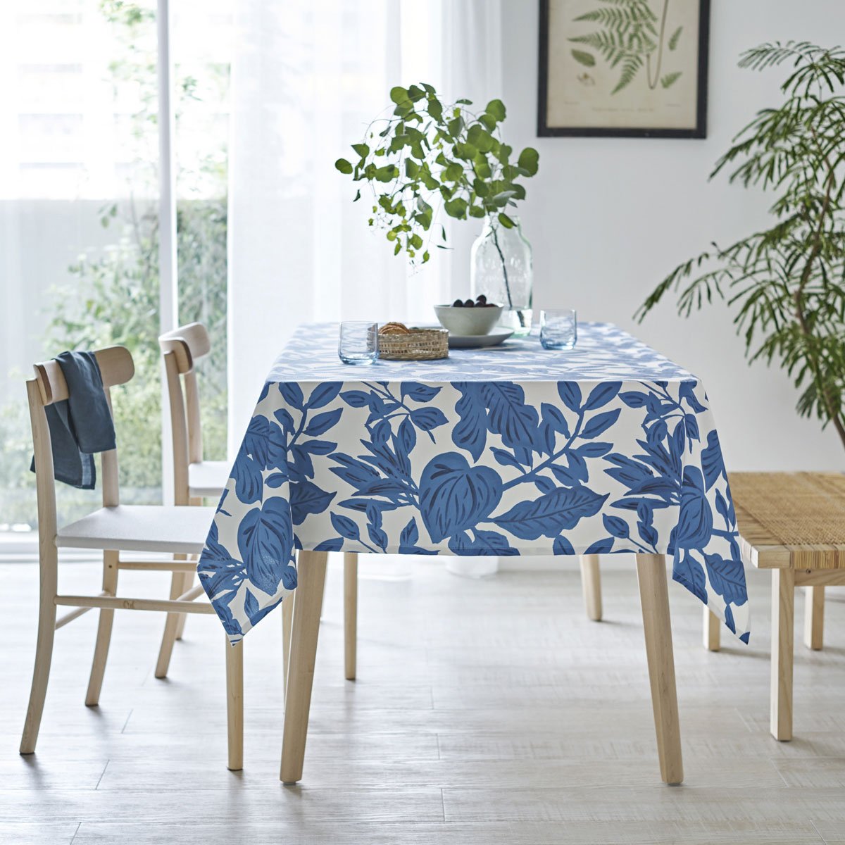 涼しさを演出するテーブルクロス特集｜色と柄で選ぶおすすめデザイン