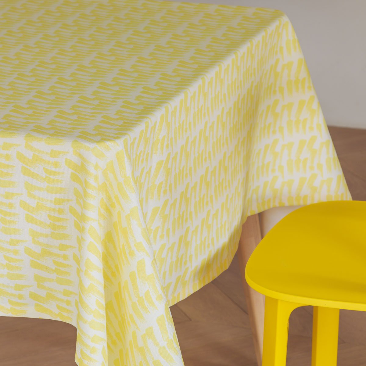Monica Försterデザイン Feather テーブルクロス パステルイエロー